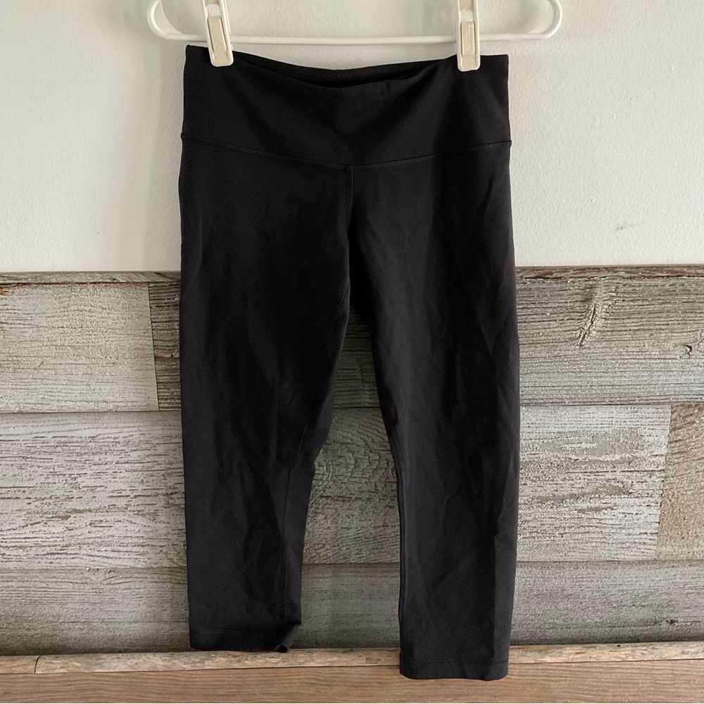 Lululemon crop leggings size 6